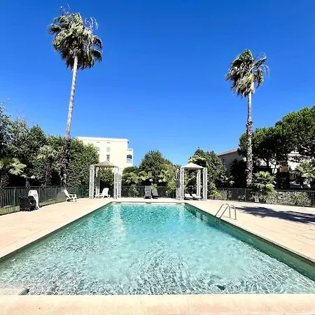 2p Avec Piscine Et Parking -