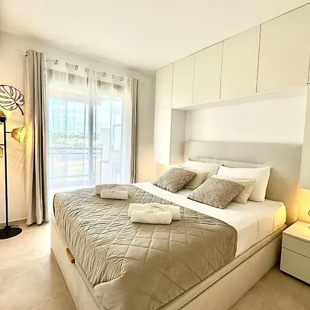 Apartment 2p Avec Piscine Et Parking - *