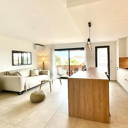 Apartment 2p Avec Piscine Et Parking - *