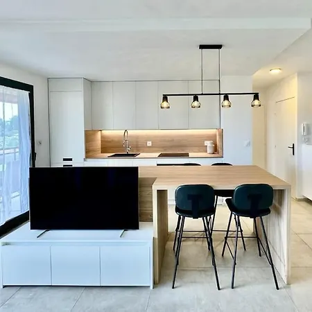 Apartman 2p Avec Piscine Et Parking - *